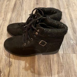 Piper girls size 2 boots
